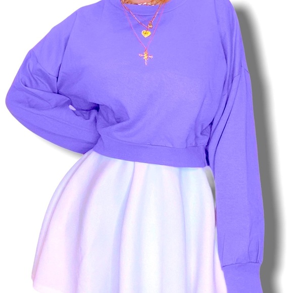 GRAPE PURPLE CROPPED SWEATSHIRT - SUSTAINABLE CLOTHING FROM RECYCLED MATERIALS - Picture 2 of 4